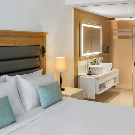 Pine Cliffs Ocean Suites, A Luxury Collection & Spa, Algarve ホテル