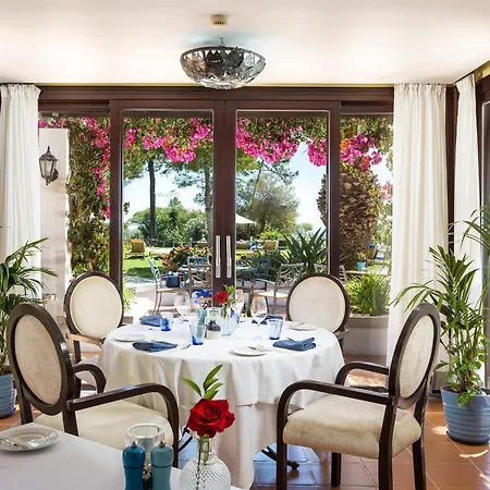 Pine Cliffs Ocean Suites, A Luxury Collection & Spa, Algarve ホテル