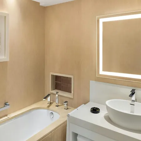 ホテル Pine Cliffs Ocean Suites, A Luxury Collection & Spa, Algarve アルブフェイラ