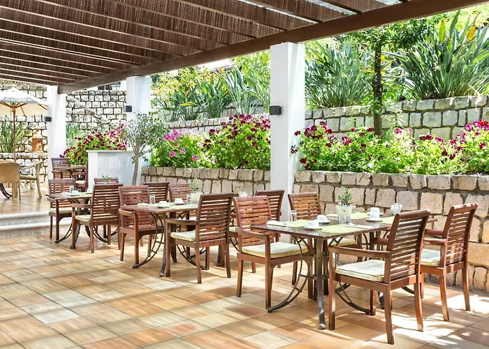 Pine Cliffs Ocean Suites, A Luxury Collection & Spa, Algarve Αλμπουφέιρα